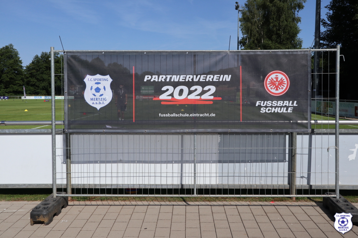 Stage mat der Fussballschule vun Eintracht Frankfurt