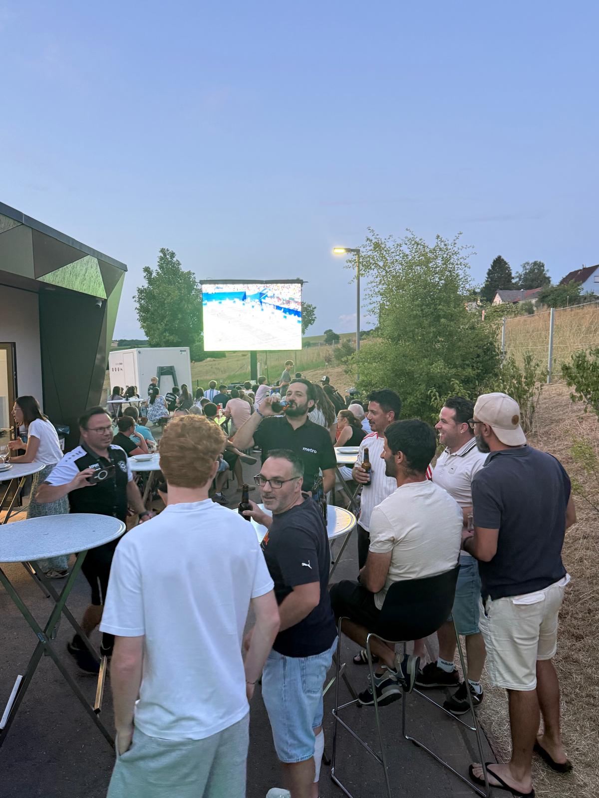 PUBLIC VIEWING